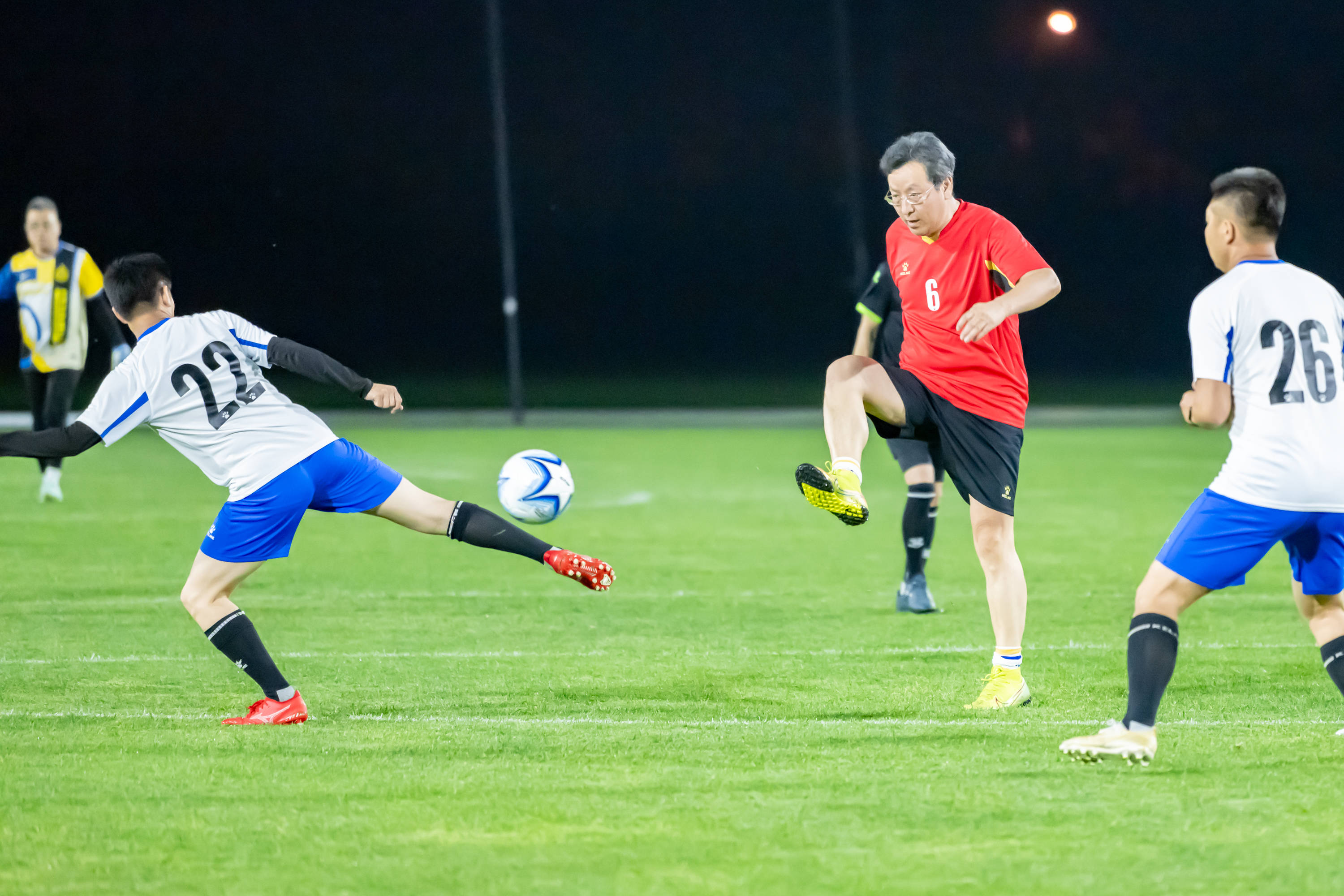 更是对塞尔 更是对塞尔